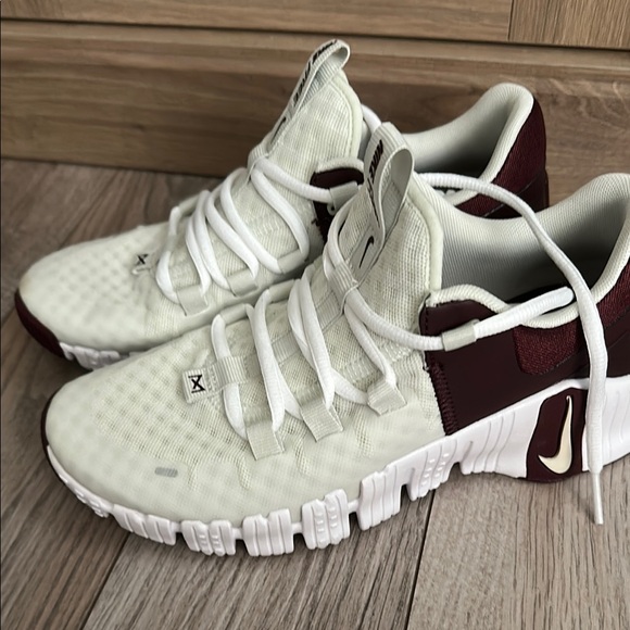 Nike Free Metcon 5 Off-White /burgandy Sneakers - Picture 1 of 4